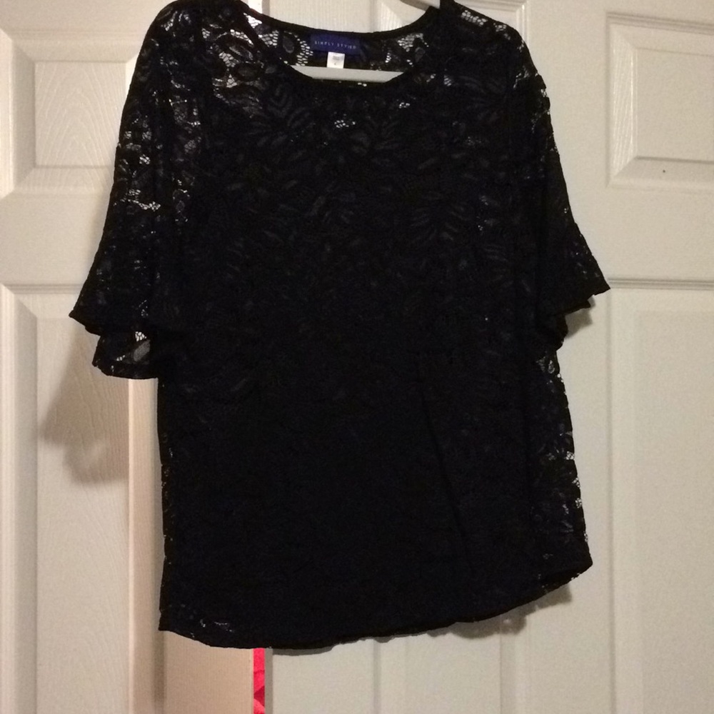 Simply styled xl lace top.